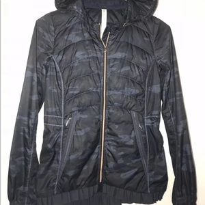 Lululemon spring fling blue Camo hooded jacket 6